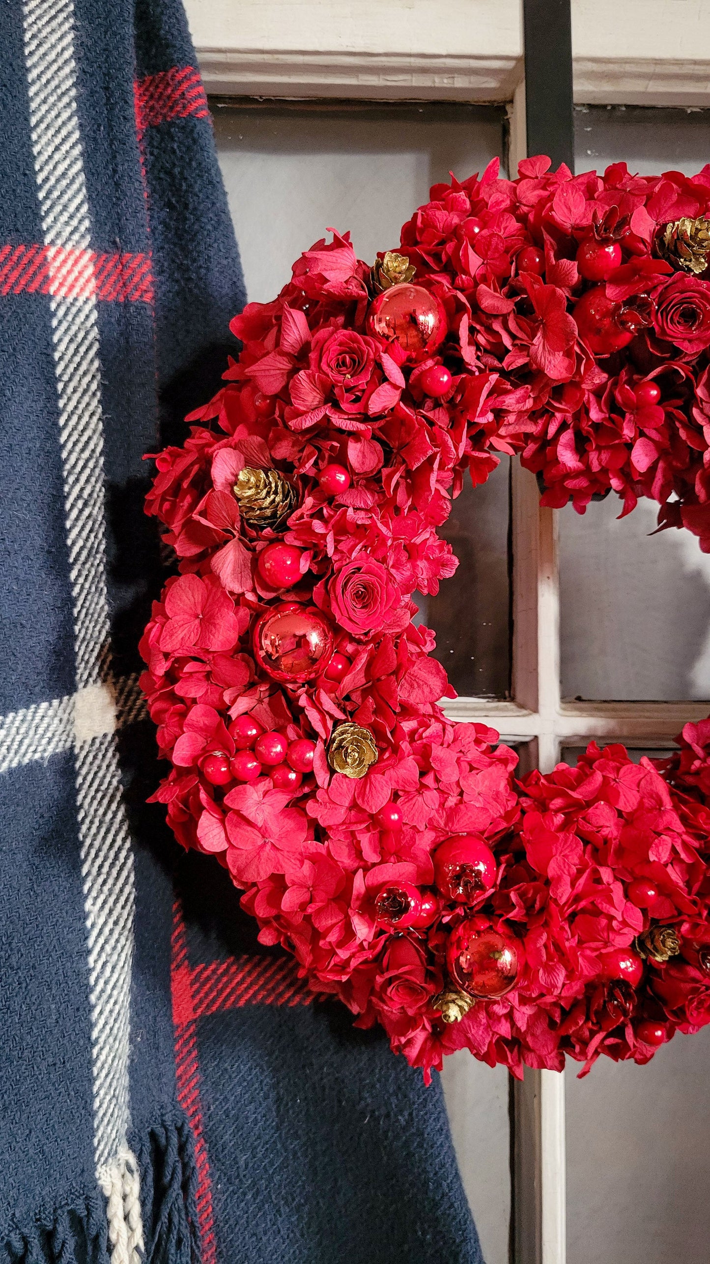 Preserved Red Hydrangea Christmas Wreath - Mossy Moss by Olia