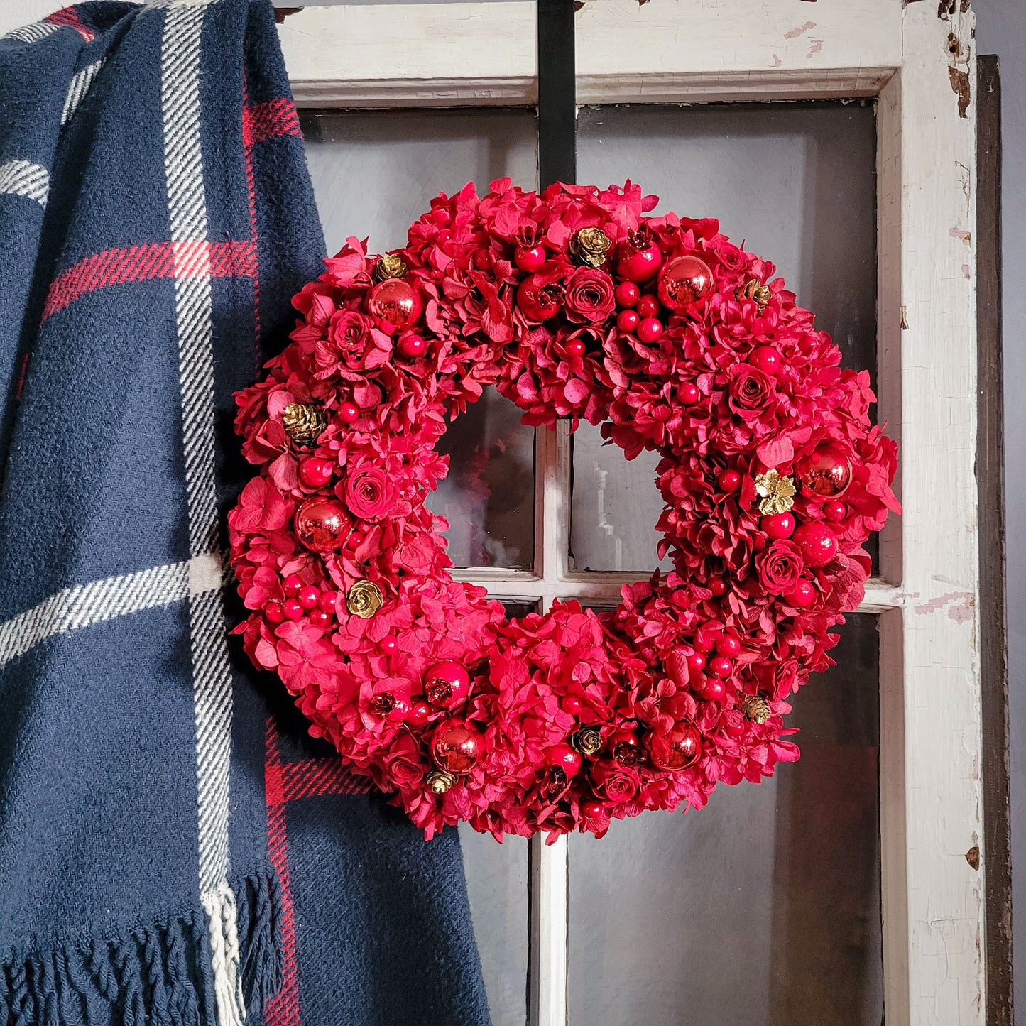 Preserved Red Hydrangea Christmas Wreath - Mossy Moss by Olia
