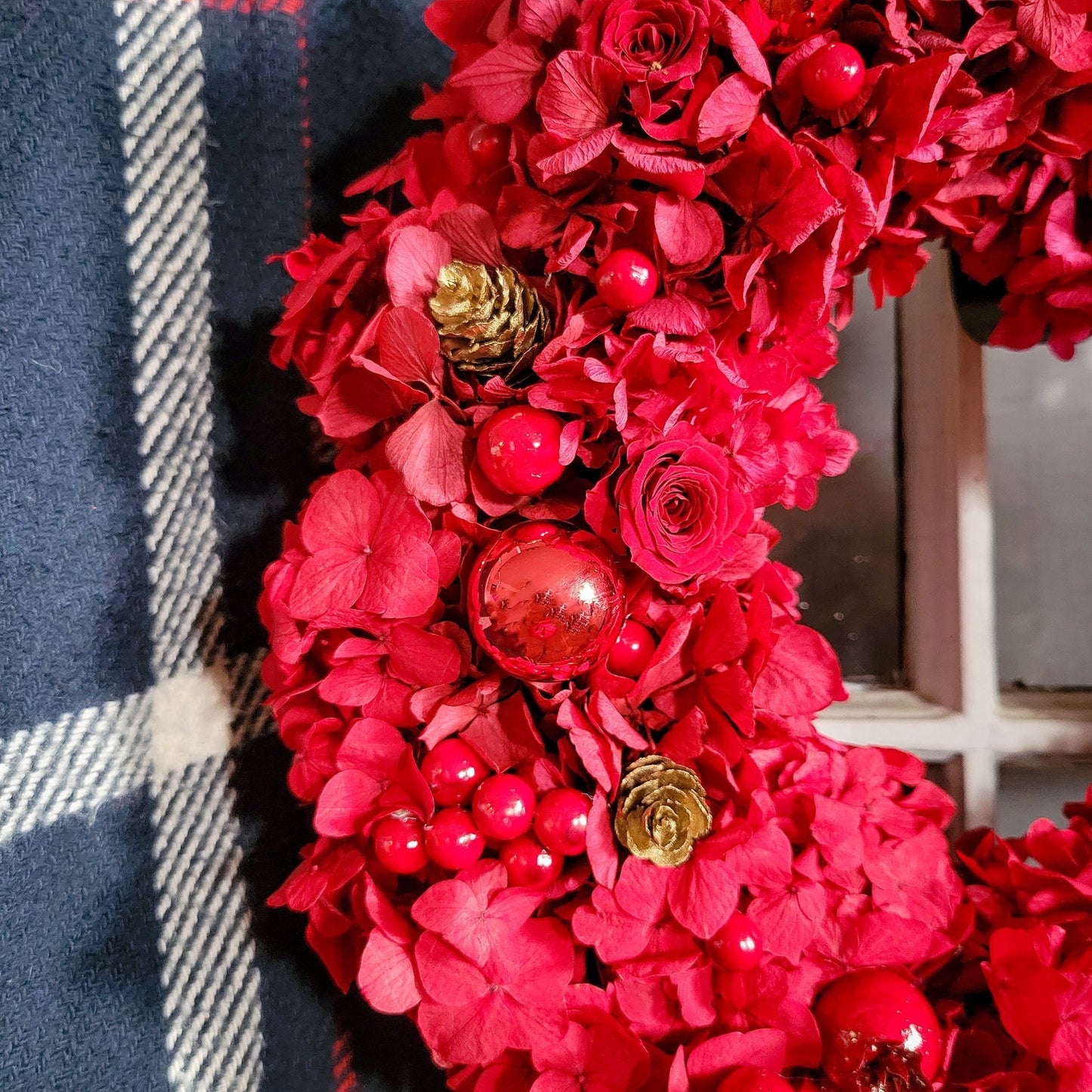 Preserved Red Hydrangea Christmas Wreath - Mossy Moss by Olia