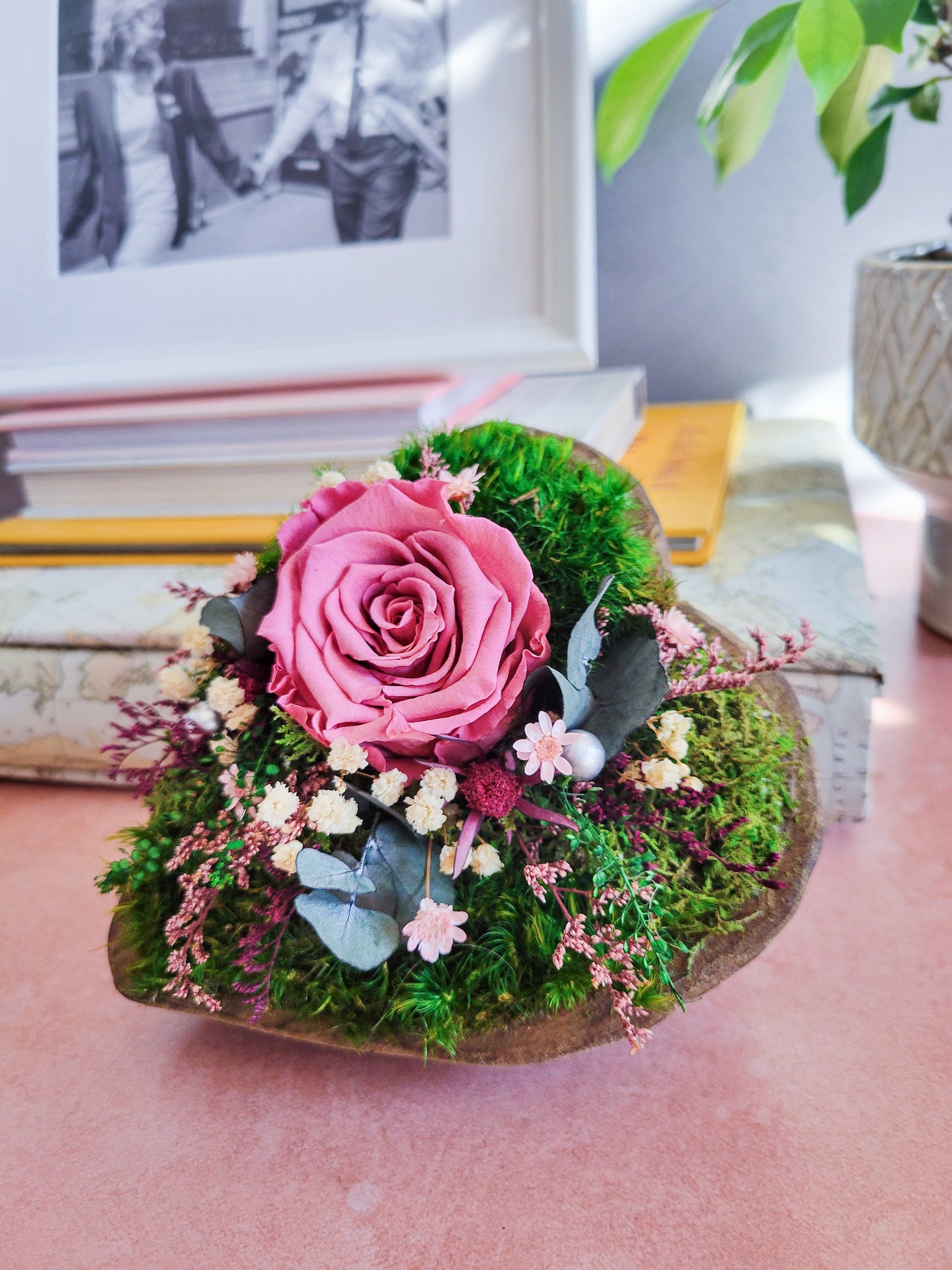 Rustic Heart-Shaped Wooden Bowl with Preserved Flowers – A Meaningful Gift