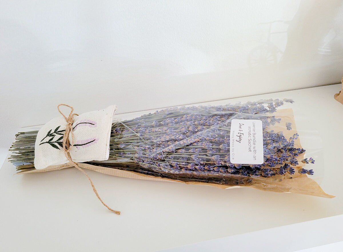 Dried French Lavender Bundle w embroidered Lavender Sachet - Mossy Moss by Olia